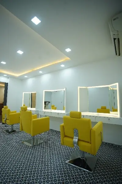 Popyz Beauty Lounge styling stations — Kozhikode