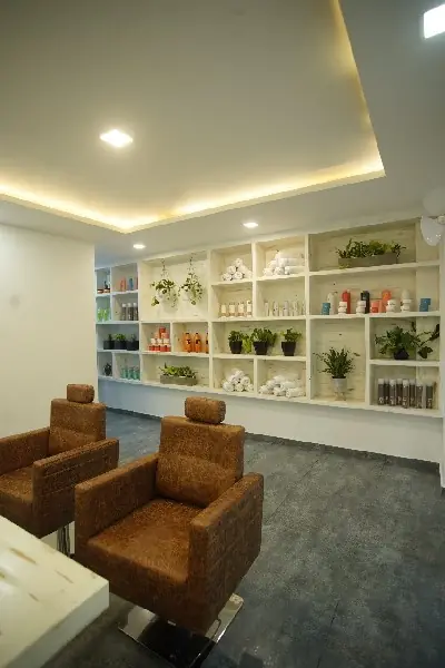 Popyz Beauty Lounge styling area — Kozhikode